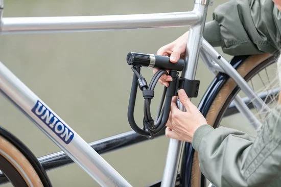 AXA Newton Mini Pro Incl Kabel Beugelslot - ART 2 Slot Voor Fietsen 14 Cm - Zwart 4 AXA Newton Mini Pro Incl Kabel Beugelslot - ART 2 Slot Voor Fietsen 14 Cm - Zwart - Afbeelding 4