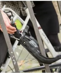 AXA Solid Plus ART2 Fietsslot Met 100cm Insteekketting Set Met Opbergtas - Zadeltas Ketting Slot Zwart 16 AXA Solid Plus ART2 Fietsslot Met 100cm Insteekketting Set Met Opbergtas - Zadeltas Ketting Slot Zwart -Fietsen-accessoires Verkoopwinkel 550x372 1