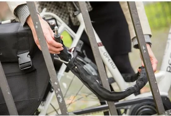 AXA Solid Plus ART2 Fietsslot Met 100cm Insteekketting Set Met Opbergtas - Zadeltas Ketting Slot Zwart 7 AXA Solid Plus ART2 Fietsslot Met 100cm Insteekketting Set Met Opbergtas - Zadeltas Ketting Slot Zwart - Afbeelding 7