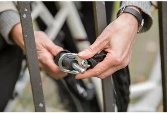 AXA Solid Plus ART2 Fietsslot Met 100cm Insteekketting Set Met Opbergtas - Zadeltas Ketting Slot Zwart 5 AXA Solid Plus ART2 Fietsslot Met 100cm Insteekketting Set Met Opbergtas - Zadeltas Ketting Slot Zwart - Afbeelding 5